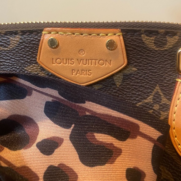 🔥💕SOLD Authentic Louis Vuitton Turenne PM.💕🔥 - Picture 2 of 8